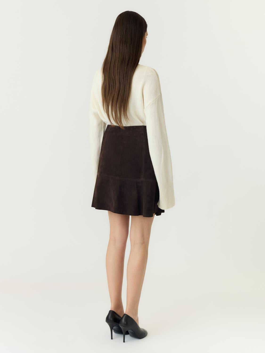 model_shot-back